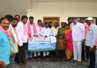 డ్రైవర్ ప్రమాద భీమా 5లక్షల రూపాయల చెక్కును అందజేసిన