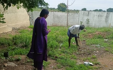 ఇటిక్యాల ప్రాథమిక వైద్య ఆరోగ్య కేంద్రంలో పారిశుద్ధ్య కార్యక్రమం.