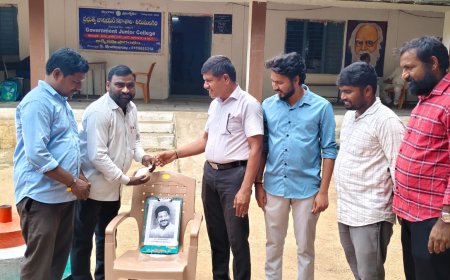 ముఖ్యమంత్రి రేవంత్ రెడ్డి చిత్రపటానికి పాలాభిషేకం