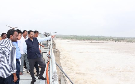 జూరాల ప్రాజెక్టును సందర్శించిన కలెక్టర్.