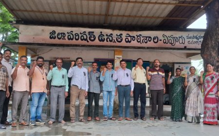 ఏపూరు ఉన్నత పాఠశాలలో నల్ల బ్యాడ్జీలతో నిరసన ఉపాధ్యాయులు