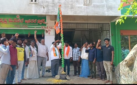 బొగ్గు కురుమయ్య ఆధ్వర్యంలో హర్ ఘర్ - తిరంగా యాత్ర జెండాను ఎగరవేసిన అసెంబ్లీ కో కన్వీనర్ అన్వేష్