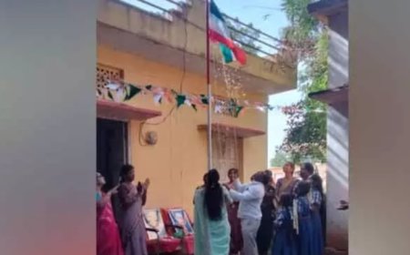 మండల అధికారుల సాక్షిగా తలకిందులైన జాతీయ జెండా