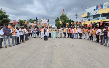 ఈ దేశంలో ఉండాలంటే వందేమాతరం పడాల్సిందే