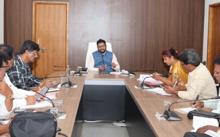 ప్రభుత్వ పాఠశాలల్లో ఉపాధ్యాయులు,విద్యార్థులు 100 శాతం హాజరు ఉండాలి