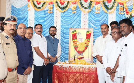 సర్దార్ సర్వాయి పాపన్న గౌడ్ జీవితం స్ఫూర్తిదాయకం.