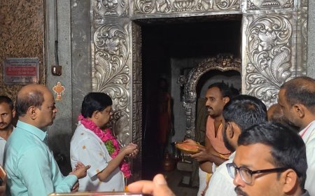 బీచుపల్లి శ్రీ ఆంజనేయ స్వామిని దర్శించుకున్న వ్యవసాయ శాఖ ప్రిన్సిపల్ సెక్రెటరీ