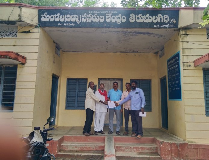 నిబంధనలు ఉల్లంఘిస్తున్న ప్రైవేట్ పాఠశాలలపై చర్యలు తీసుకోవాలి