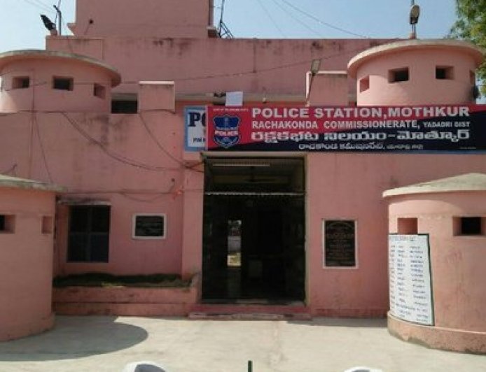 పోలీస్ స్టేషన్ ఎదుట పురుగుల మందు తాగిన తండ్రి