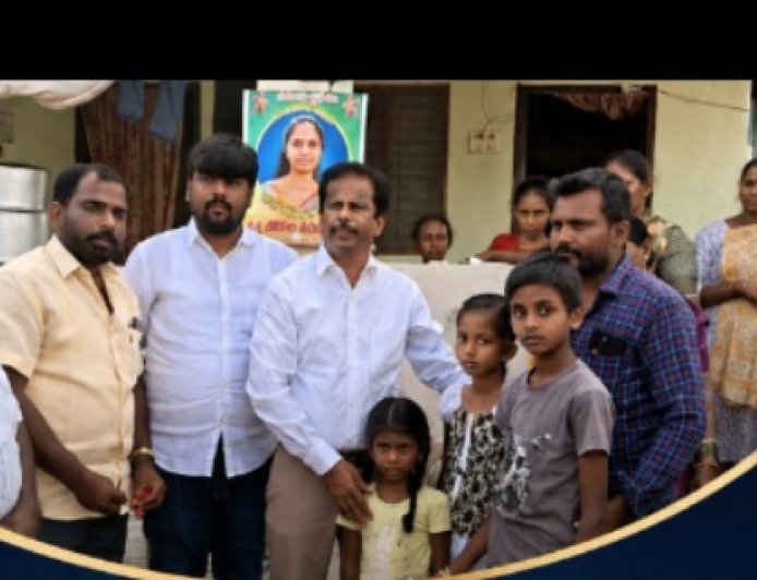 మృతురాలు కుటుంబానికి అండగా నిలిచిన డాక్టర్"ఆలేటి శ్రీనివాస్ గౌడ్