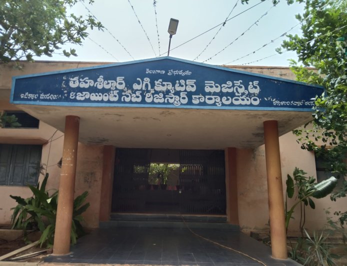 భూముల కొలతలసర్వే లేక ప్రజలు తీవ్ర ఇక్కట్లు.