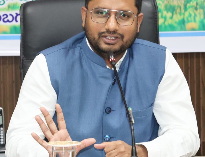 రైతులు ఆరుతడి పంటలు సాగు చేయాలి.