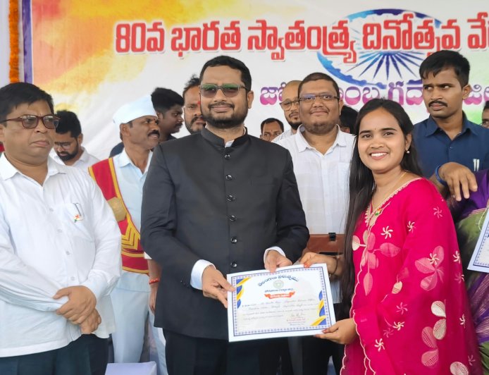 ఏఈఓ కవితరానికి ఉత్తమ అవార్డు