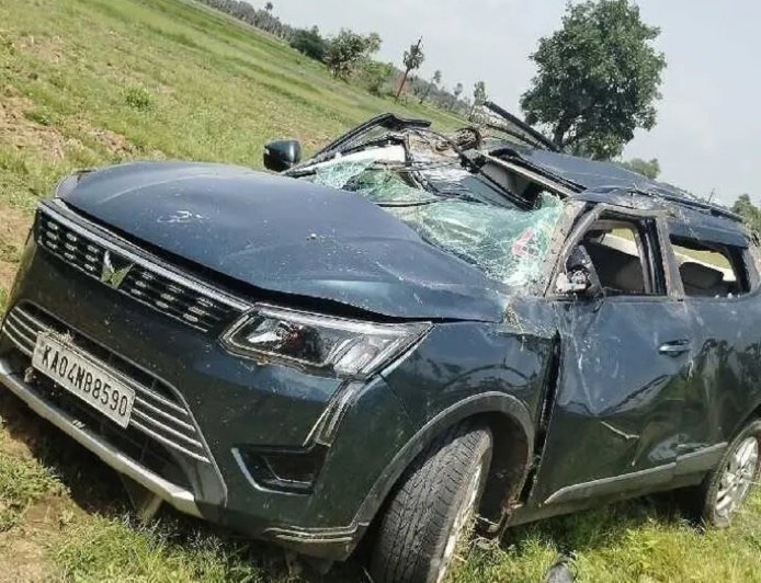 సూర్యాపేట శివారులో కారు బోల్తా