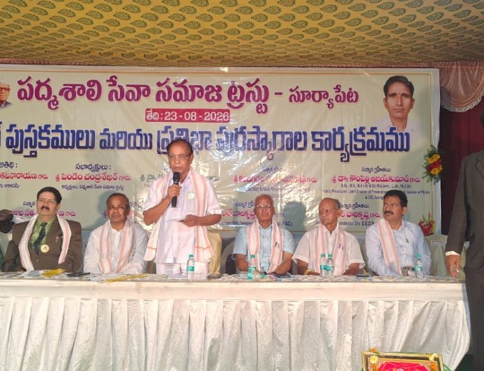ప్రతిభావంతుల ప్రోత్సాహమే సమాజాభివృద్ధికి పునాది: కూరపాటి వెంకటనారాయణ