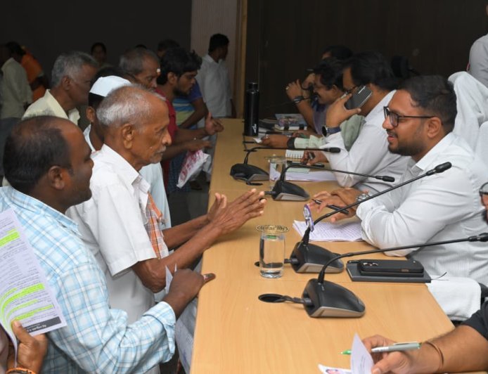 ప్రజావాణి దరఖాస్తులను సత్వరమే పరిష్కరించాలి: 