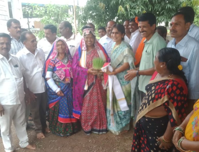 తీజ్ ఉత్సవాల్లో పాల్గొన్న రాష్ట్ర మంత్రి సీతక్క