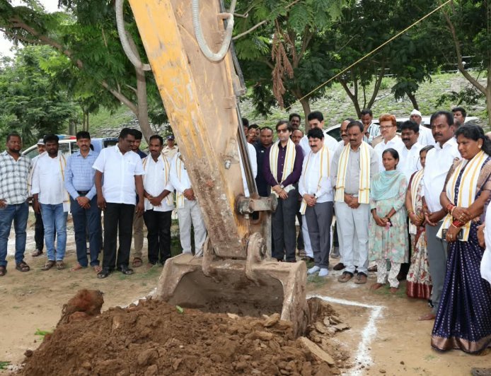 భద్రాచలంలో గోదావరి పుష్కర ఘాట్ల నిర్మాణాలు 