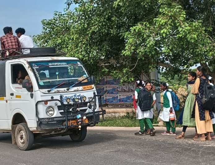 బస్సు బంద్.. ఆటోలే దిక్కు