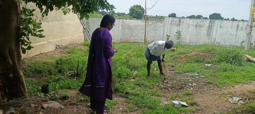 ఇటిక్యాల ప్రాథమిక వైద్య ఆరోగ్య కేంద్రంలో పారిశుద్ధ్య కార్యక్రమం.