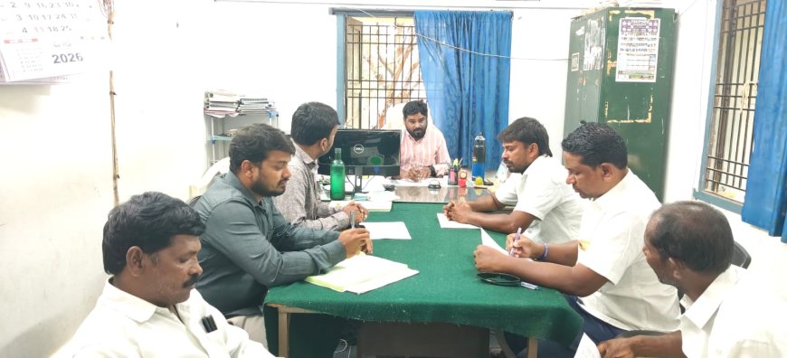 రాజకీయ ప్రతినిధులతో తహసిల్దార్ సమావేశం.
