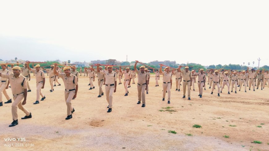 పోలీసు రోడ్డుపై నిలబడితే ప్రజలకు కొండంత దైర్యం