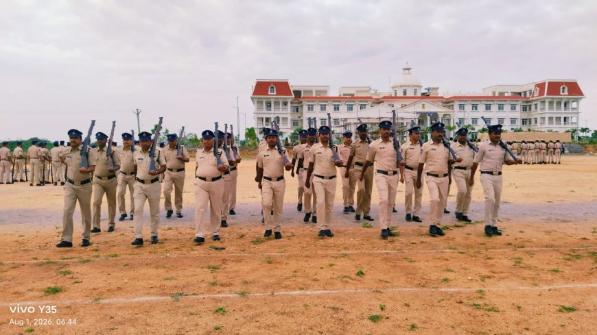 పోలీసు రోడ్డుపై నిలబడితే ప్రజలకు కొండంత దైర్యం