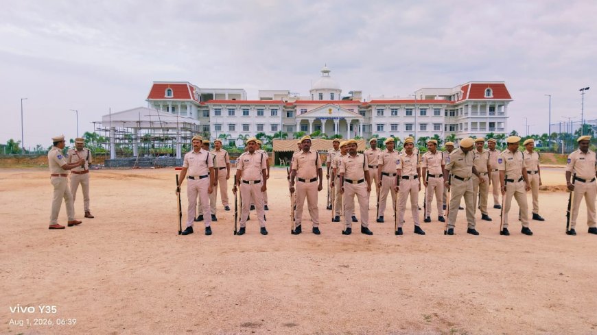 పోలీసు రోడ్డుపై నిలబడితే ప్రజలకు కొండంత దైర్యం