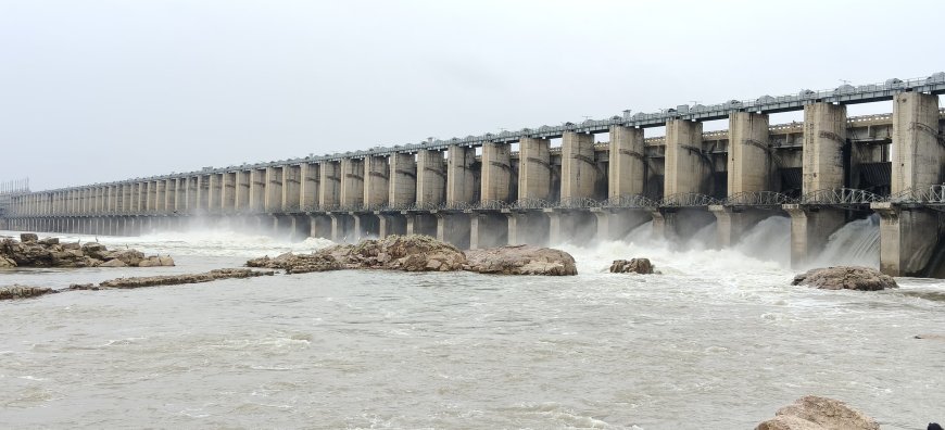 ప్రియదర్శిని జూరాల ప్రాజెక్టు*కు వరద ఉధృతి.