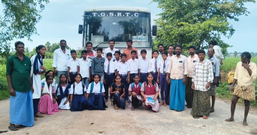 బస్సు సౌకర్యం కోసం విద్యార్థుల నిరసన