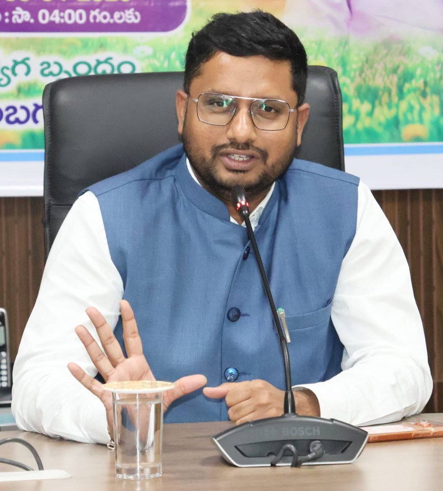 రైతులు ఆరుతడి పంటలు సాగు చేయాలి.