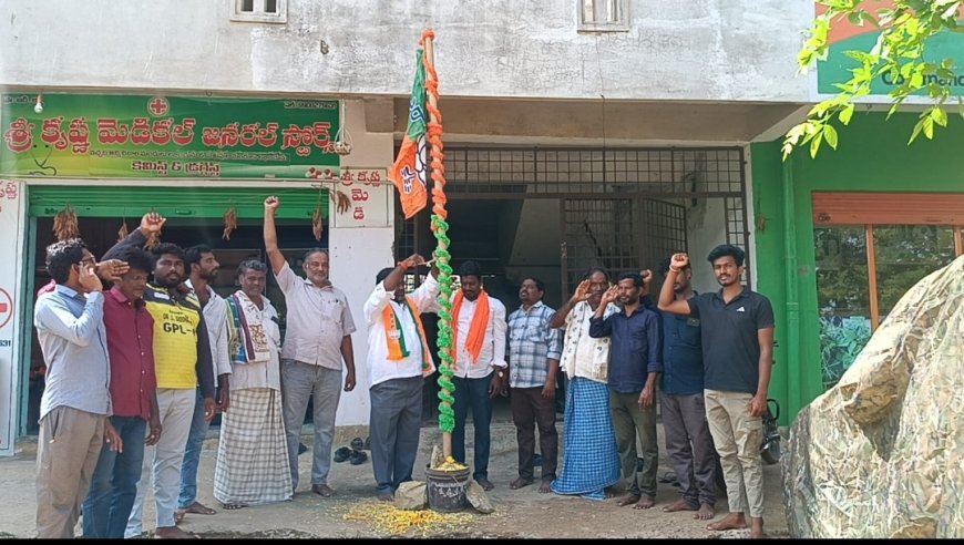బొగ్గు కురుమయ్య ఆధ్వర్యంలో హర్ ఘర్ - తిరంగా యాత్ర జెండాను ఎగరవేసిన