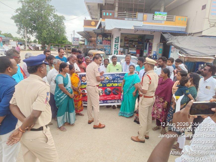 వాహనదారులకు అవగాహన కల్పించిన సిఐ రవి