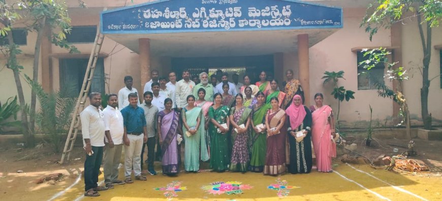 బి ఎల్ వో లను సన్మానించిన