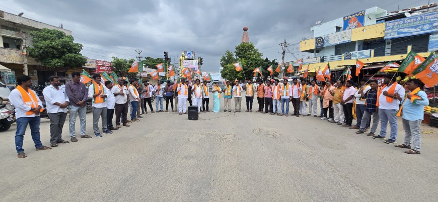 ఈ దేశంలో ఉండాలంటే వందేమాతరం పడాల్సిందే