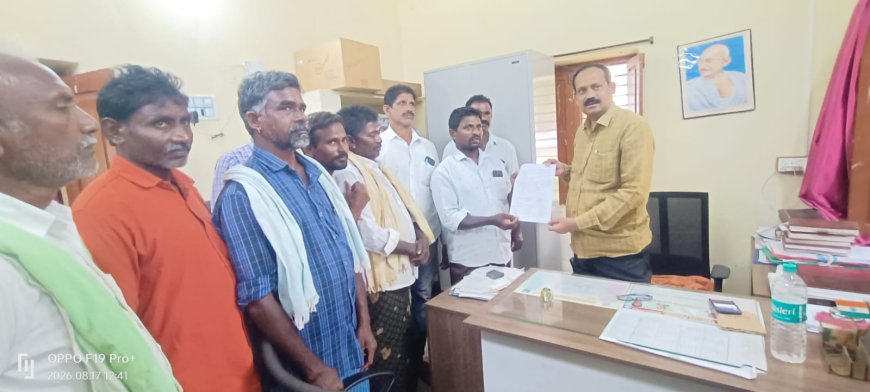 మూసి నీటిని విడుదల చేయాలి   వినతి పత్రం అందజేసిన  రైతులు 