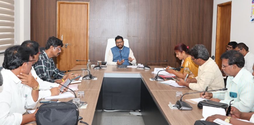 ప్రభుత్వ పాఠశాలల్లో ఉపాధ్యాయులు,విద్యార్థులు 100 శాతం హాజరు ఉండాలి