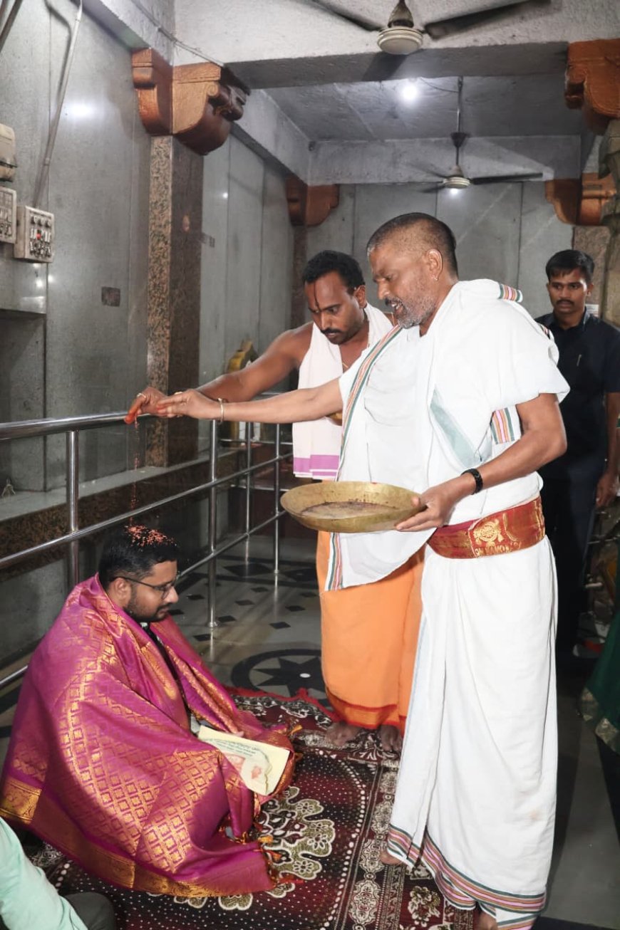 బీచుపల్లి ఆంజనేయ స్వామి దేవస్థానాన్ని సందర్శించిన కలెక్టర్ 