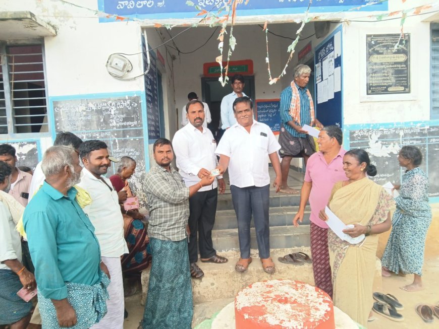 వావిలాలలో  స్మార్ట్ రేషన్ కార్డుల పంపిణీ 