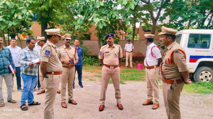 డీఎస్పీ కార్యాలయం, ట్రాఫిక్ పోలీస్ స్టేషన్ లను వార్షిక తనికి చేసిన ఎస్పీ నరసింహ