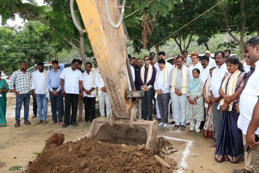 భద్రాచలంలో గోదావరి పుష్కర ఘాట్ల నిర్మాణాలు 