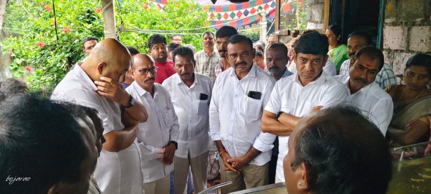 ఒకే కుటుంబంలో ఇద్దరు అన్నదమ్ముల  మృతదేహాలను చూసి కన్నీటి పర్యంతమైన