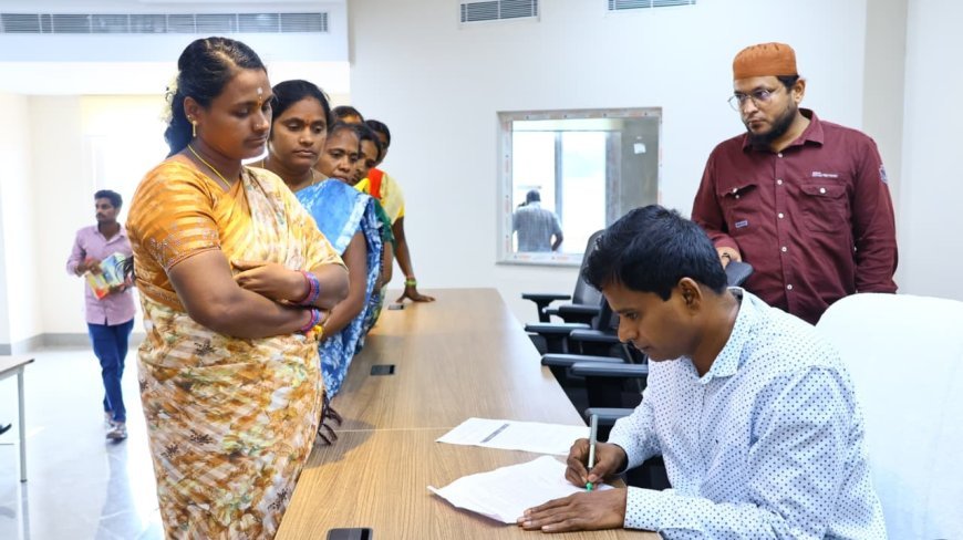 ప్రజావాణి దరఖాస్తులకు అధిక ప్రాధాన్యత ఇస్తూ సమస్యలను పరిష్కరించాలి