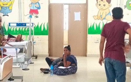 బెడ్లు లేక.. నేలపైనే చిన్నారికి చికిత్స