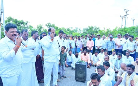 18 గంటలకు కరెంటు కోసం కె.టి దొడ్డి మండలంలో రైతుల ఆందోళన