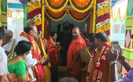 శోభాయమానంగా కొలువుదీరిన కనకదుర్గ 