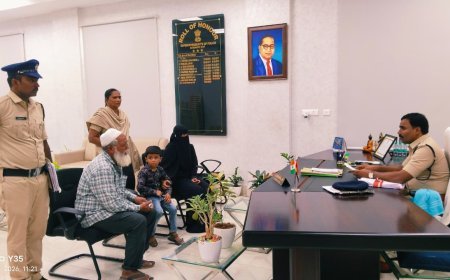 ప్రజావాణి కార్యక్రమంలో భాగంగా ఫిర్యాదు దారుల నుండి ఫిర్యాదులను స్వీకరించిన జిల్లా ఎస్పీ నరసింహ