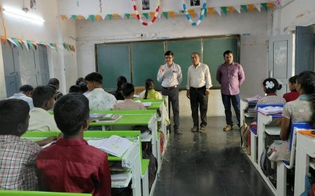 విద్యార్థుల చదువుల తీరుపై ఆరా - పదవ తరగతి విద్యార్థులకు దిశానిర్దేశం ఎంఈఓ రవీంద్రబాబు