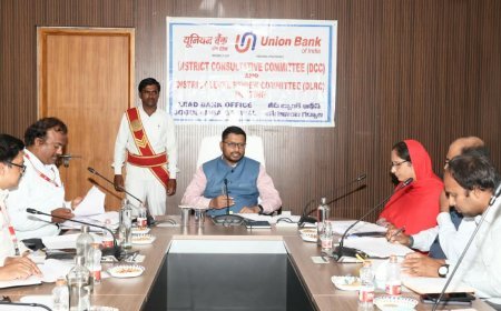 అర్హులైన వారందరికీ  బ్యాంకర్లు విరివిగా రుణాలు అందించాలి