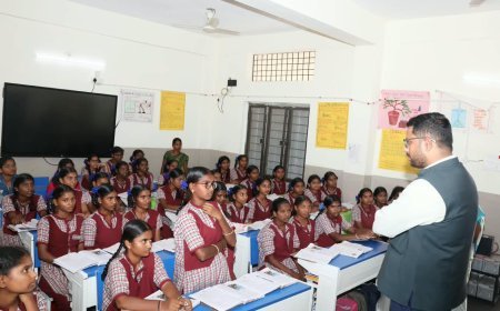 విద్యార్థులు ఉన్నత లక్ష్యాలతో ముందుకు సాగాలి